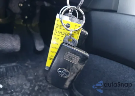 2018 Toyota Rav4 Xle z USA, uszkodzony, nr VIN JTMRFREV4JJ181551